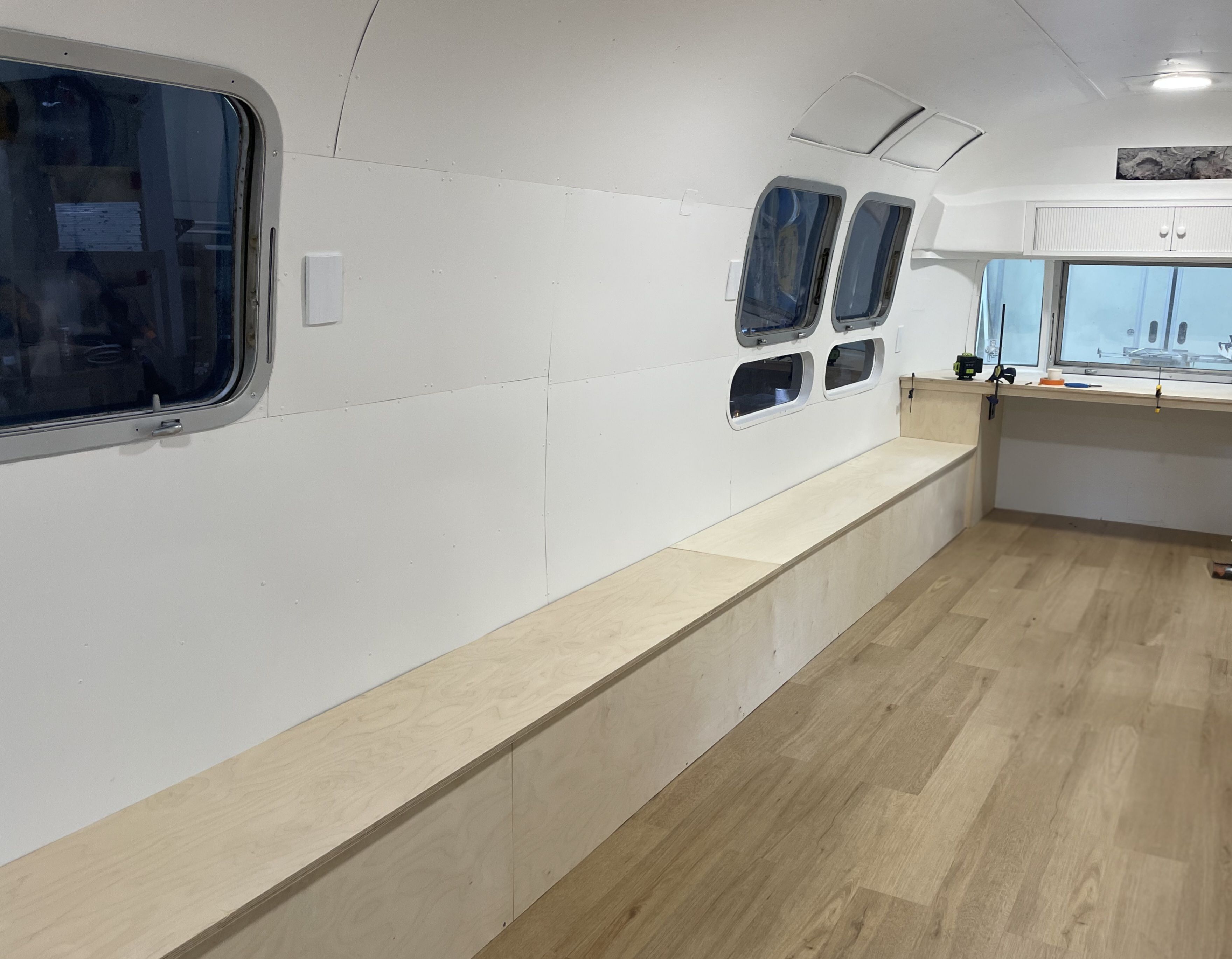 H06 라테오크 (캠핑카)